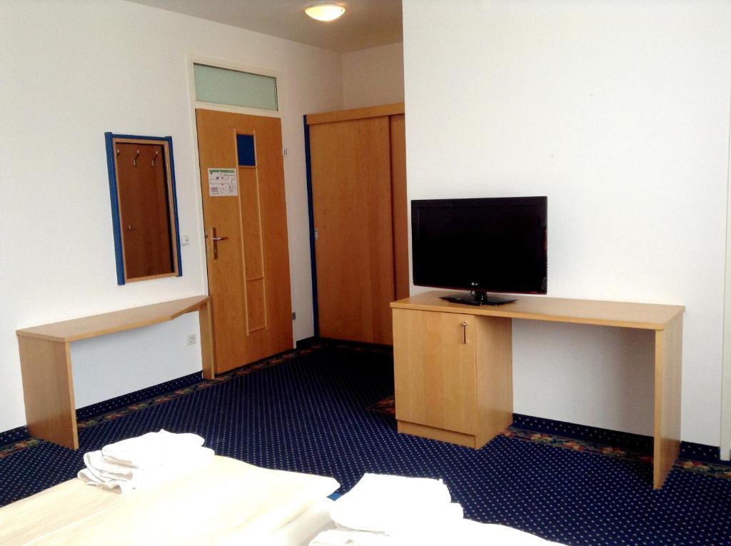 Hotel Thalinger Hof Kronstorf Zimmer foto